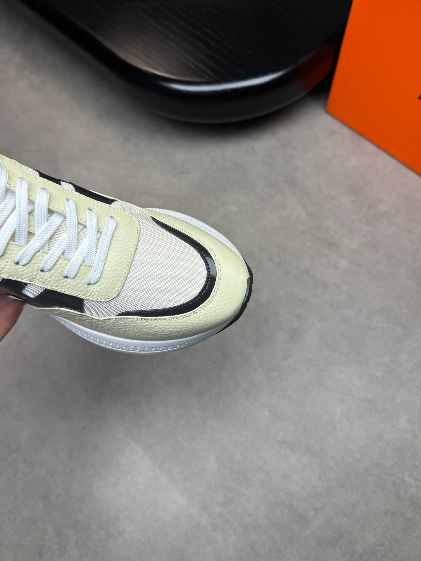 [HERMES] Hermès men's shoes 💰520💰 - high-end quality original items 🔍🔍🔍 casual sports shoes - upper: 🔝 pebbled calfskin, brand high mercerized canvas, body sewn with brand ´H´ totem, tongue brand logo cloth label - lining: water-dyed cowhide -Outsole: Ultra-light T men's shoes 💰U foam·rubber; two-color molded outsole -Ultra-high quality control·Fine workmanship: highlighted (high-end·luxury·grade) -Size: 39-44 (38, 45, can be customized)
